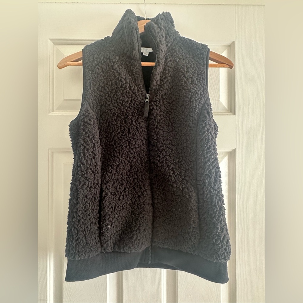 Time and Tru Black Sherpa Zip Vest